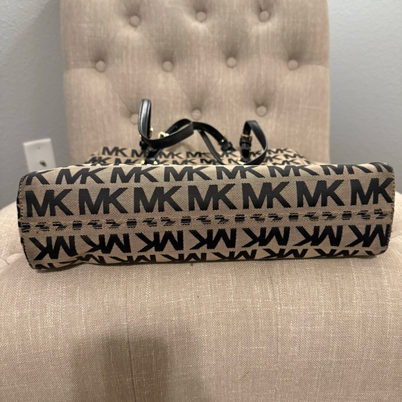Michael Kors Large Purse Tote Bag Tan EUC - Picture 7 of 9